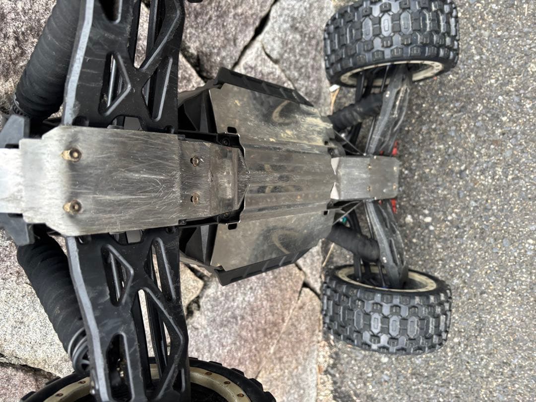 1/5 トラクサス　X-MAXX モンスタートラック