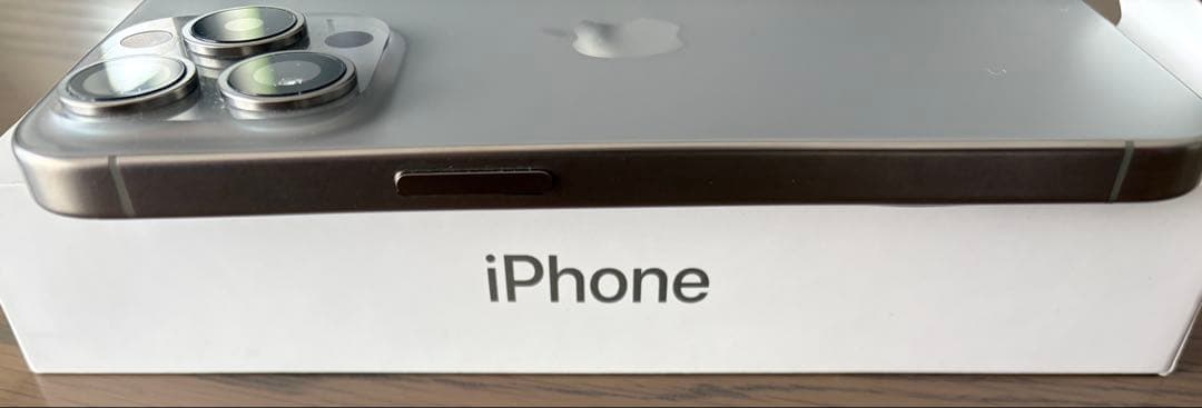 【美品】Apple ⭐︎ iPhone15 SIMフリー　チタニウム