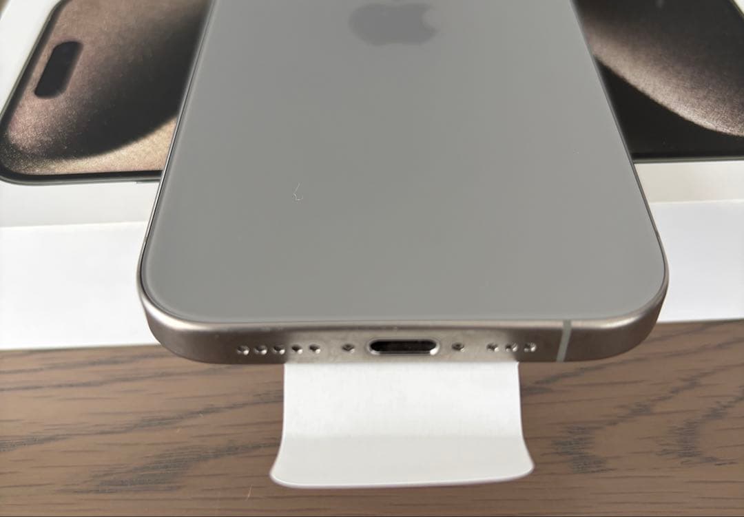 【美品】Apple ⭐︎ iPhone15 SIMフリー　チタニウム