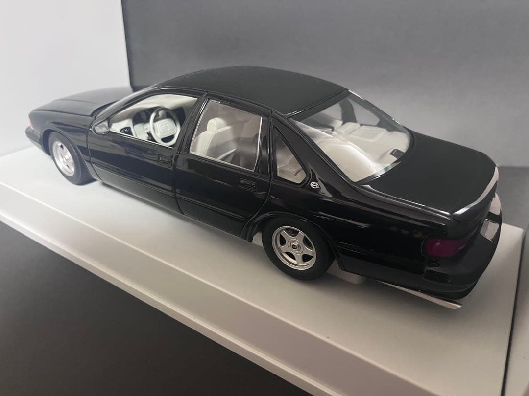 UT models Chevrolet Impala SS 1/18 インパラ