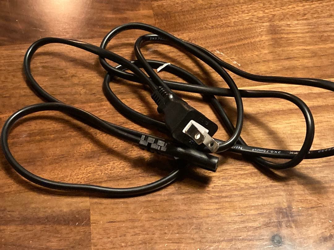 ポータブル電子式保冷温ボックス　冷温庫 2段棚付き（2022年製）