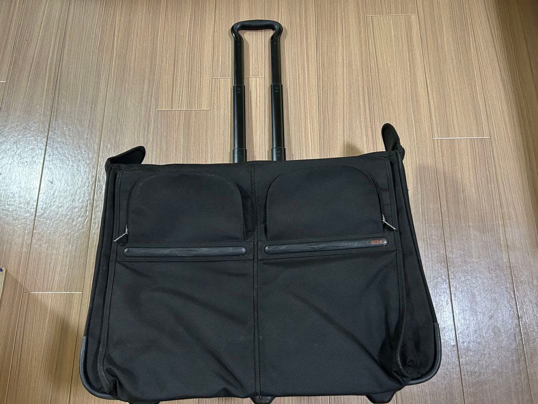 (週末セール)TUMIガーメント ブラックキャリーケース