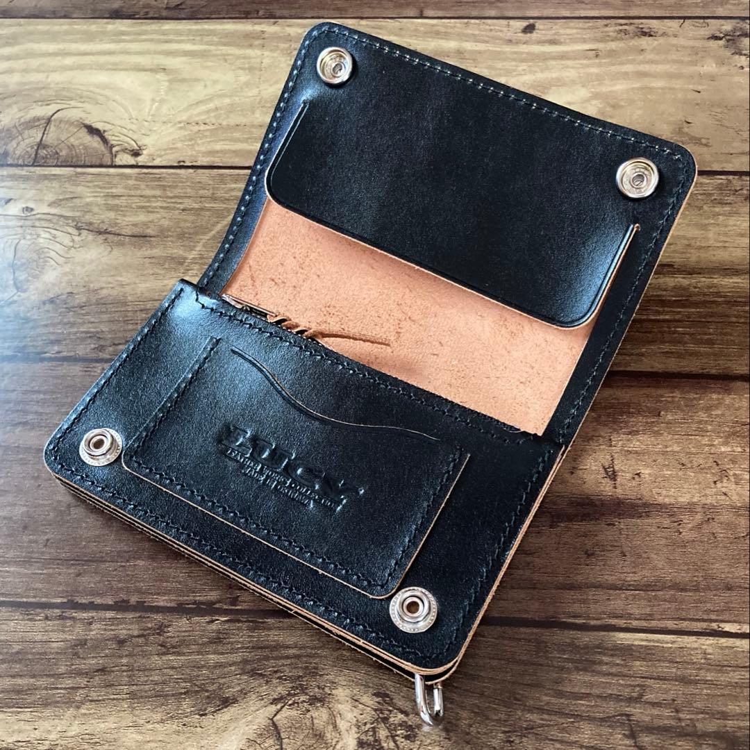 【お札を折らずに収納】カウレザー トラッカーウォレット150（ミドル）3層