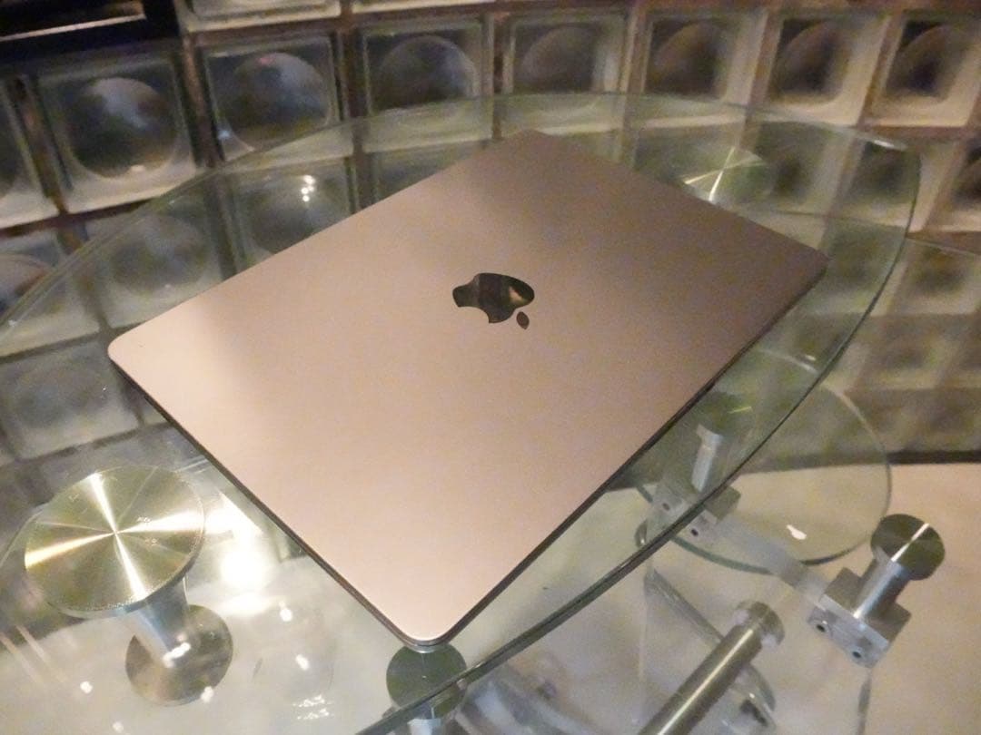 年始限定値下　MacBook Air 2022 メモリ8GBストレージ256GB