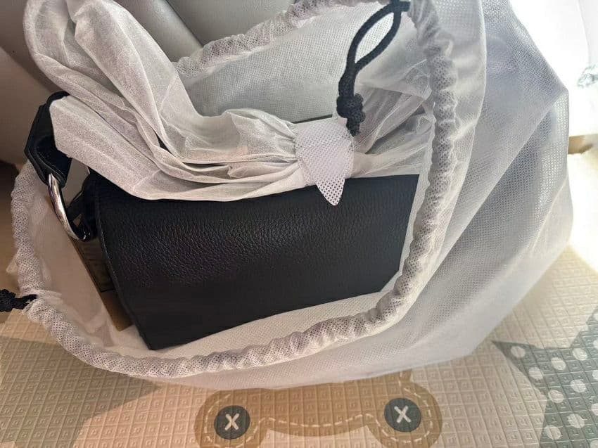 BEARDSLEY レザーボディバッグ