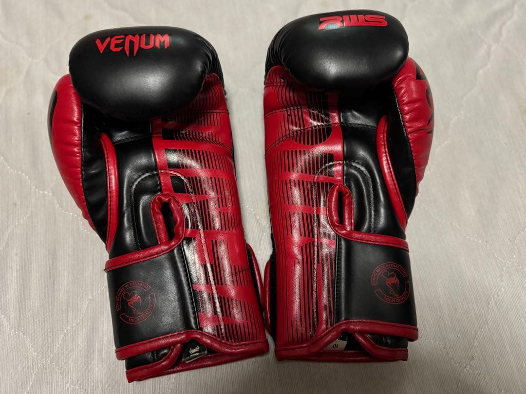 Venum RWS ボクシンググローブ 10oz 黒/赤