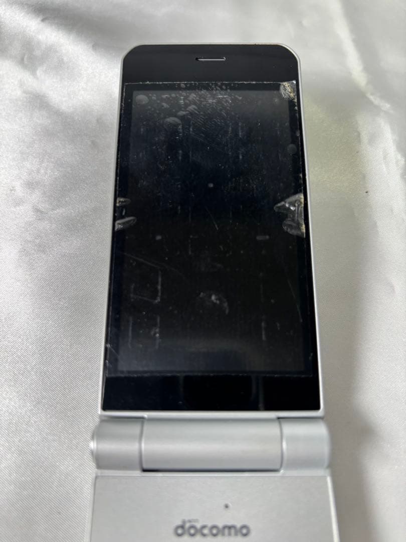 【完品・美品】docomo arrows ケータイ F-03L シルバー