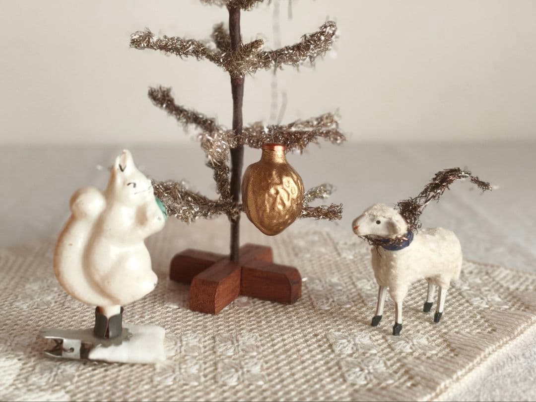 【たし1012さま】vintage ❀ マットゴールドの クルミオーナメント