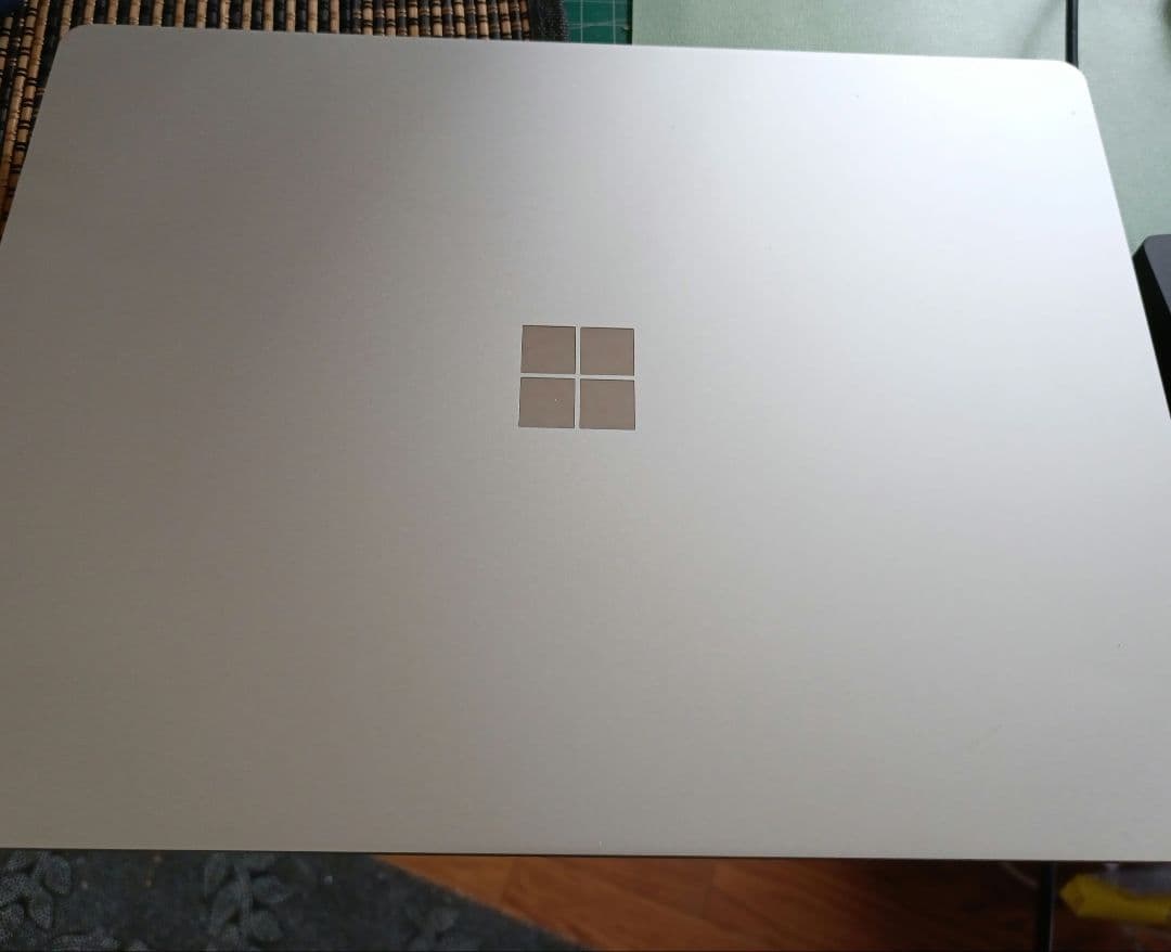 Surface Laptop Go3[プラチナ]中古キヤリーケース、テンキ-付き