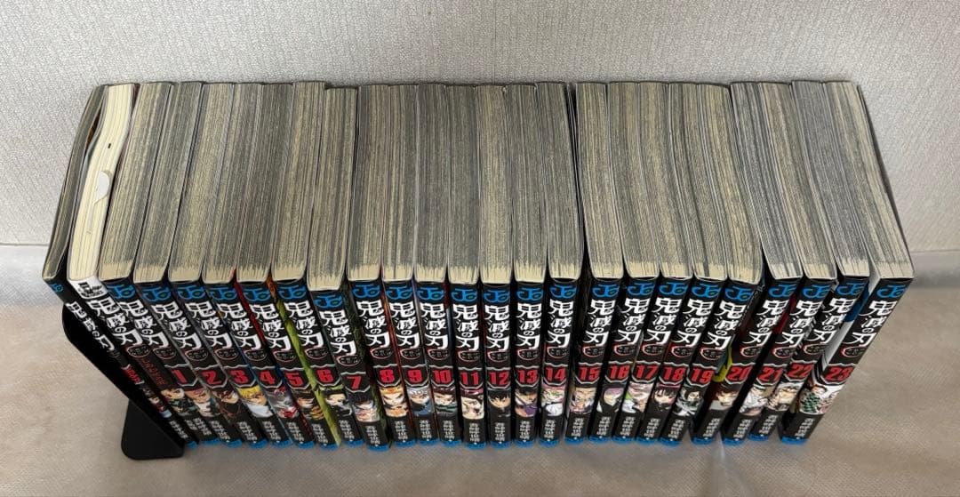 鬼滅の刃 1〜23巻セット＋胡蝶しのぶ フィギュア＋無限列車編＋しあわせの花