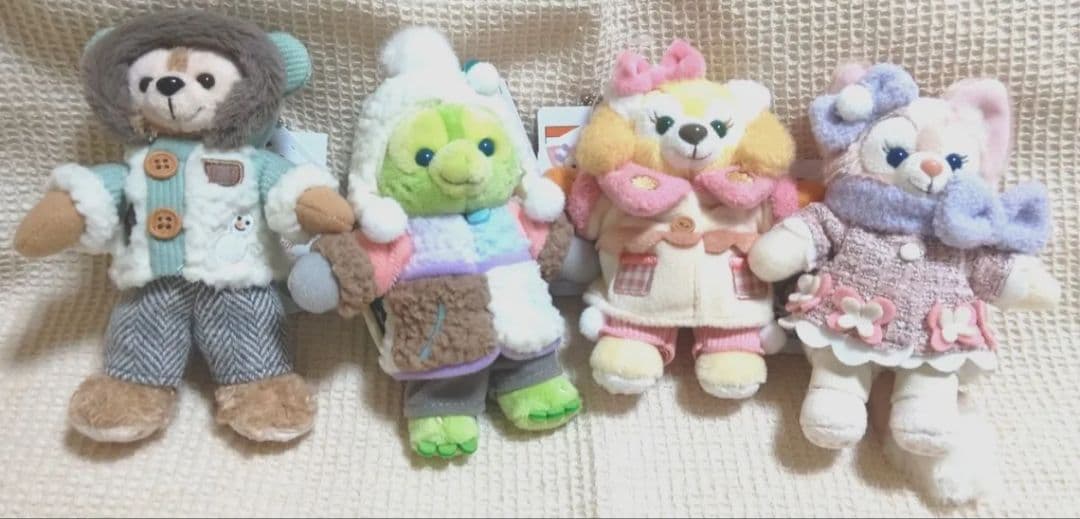 お顔厳選ダッフィー　シークレットオブスノーウィーデイ　ぬいぐるみバッジ　ぬいば①