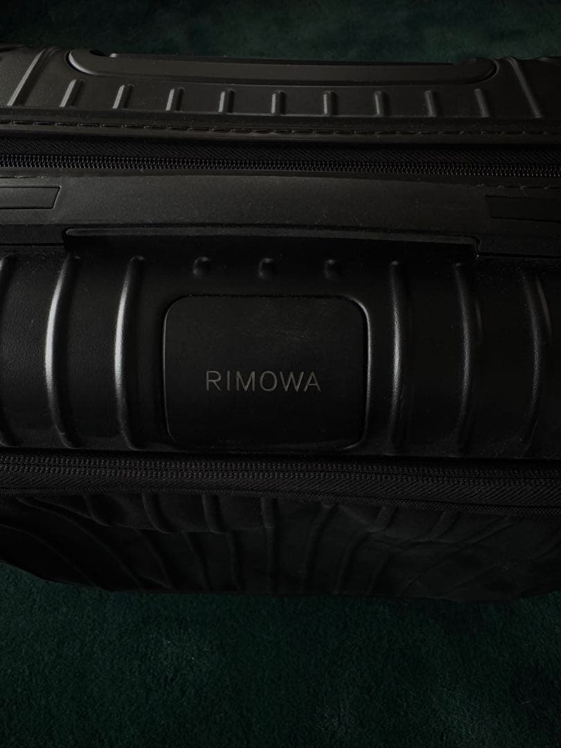 RIMOWA エッセンシャル スリーブ コンパクト 4輪 マットブラック 黒