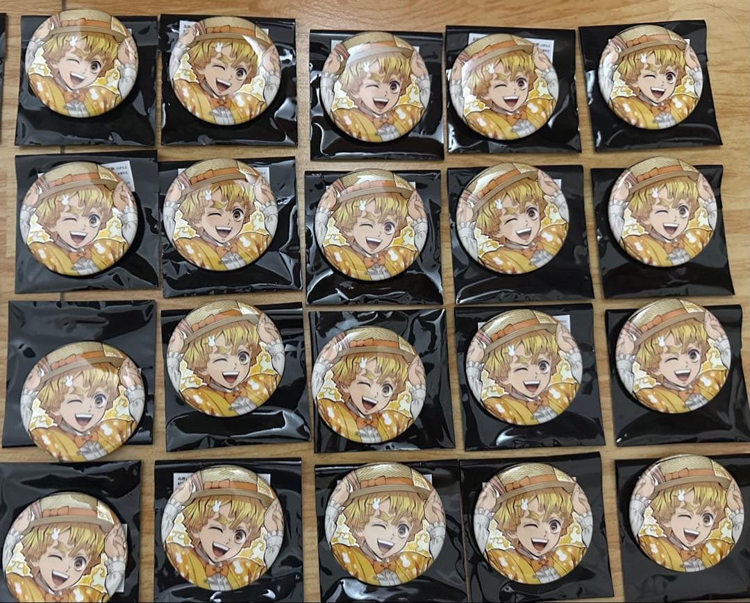 零夢さん専用 鬼滅の刃　卯年 AGF 我妻善逸　グリッター缶バッジ　兎年20個