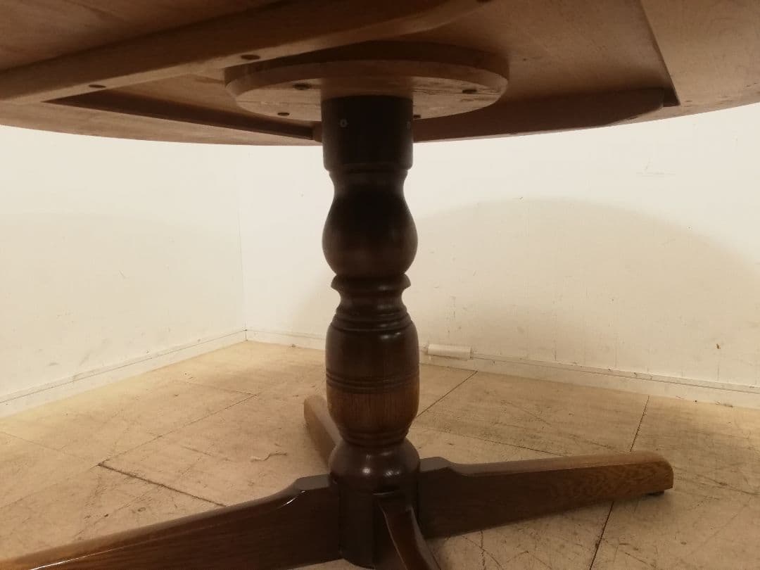 IDC大塚 飛騨産業 キツツキマーク ヴィンテージ ラウンド型ダイニングテーブル