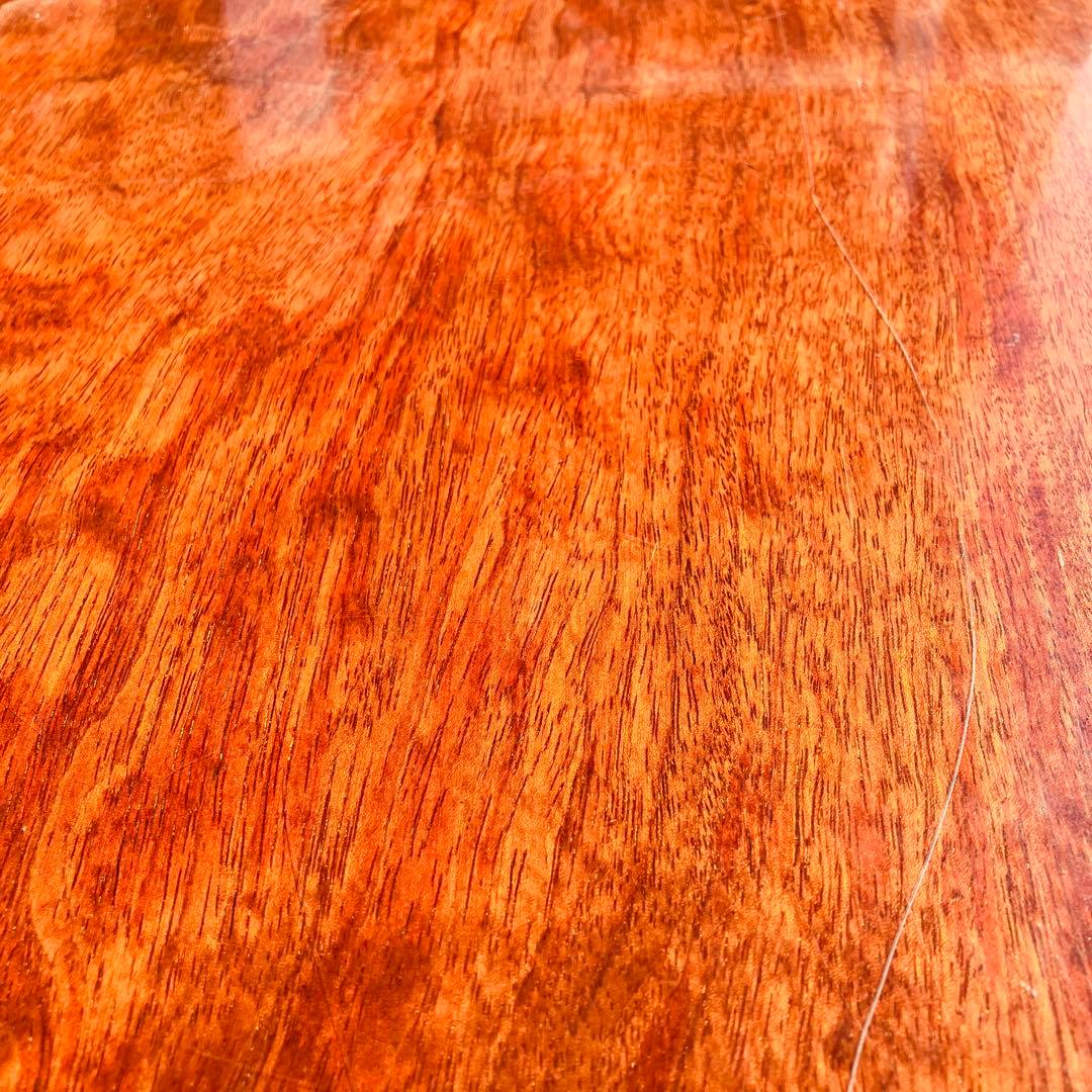 光沢仕上げの木製座卓