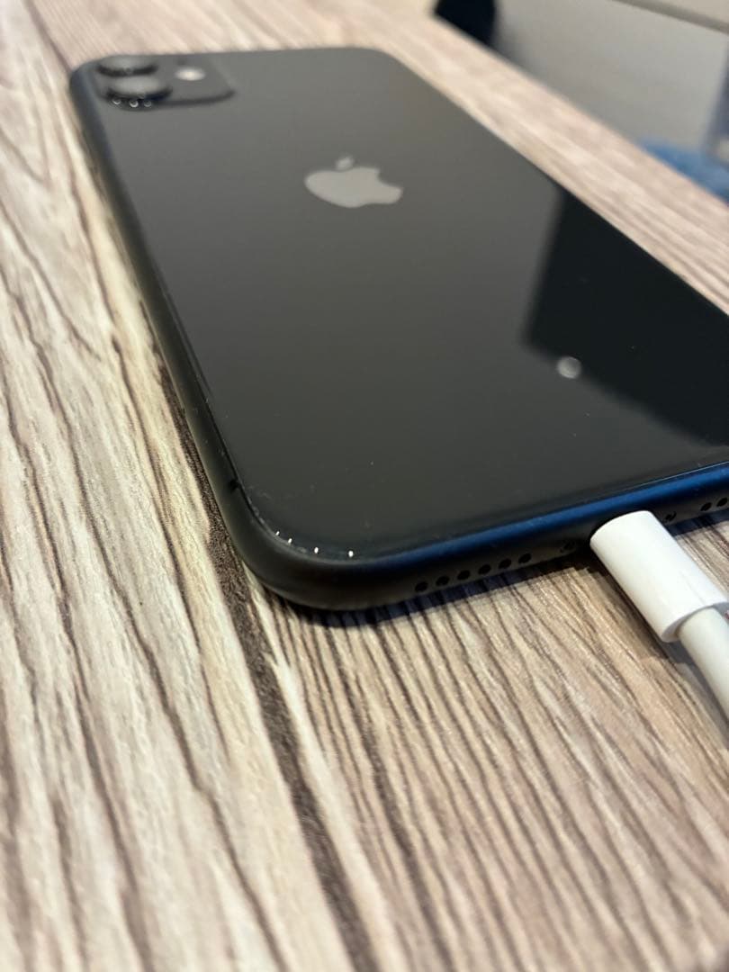 【値下げ】Apple iPhone 11 ブラック　本体（未使用ケーブル付）
