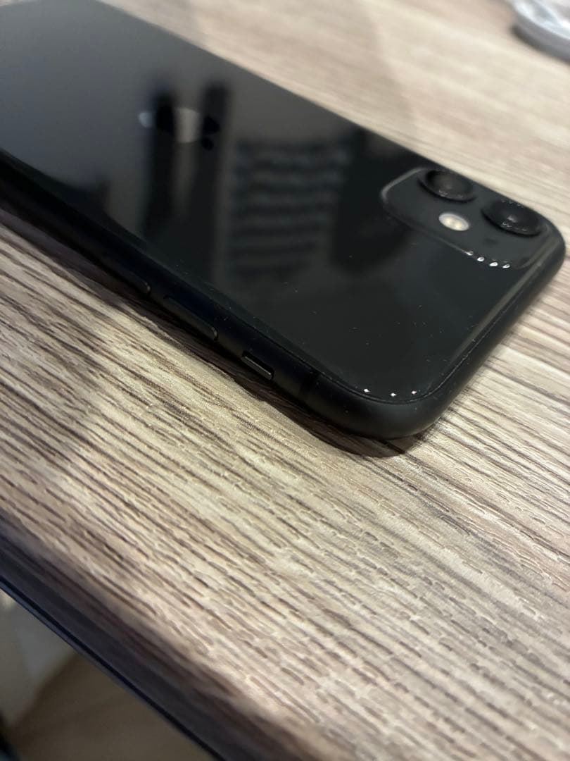 【値下げ】Apple iPhone 11 ブラック　本体（未使用ケーブル付）