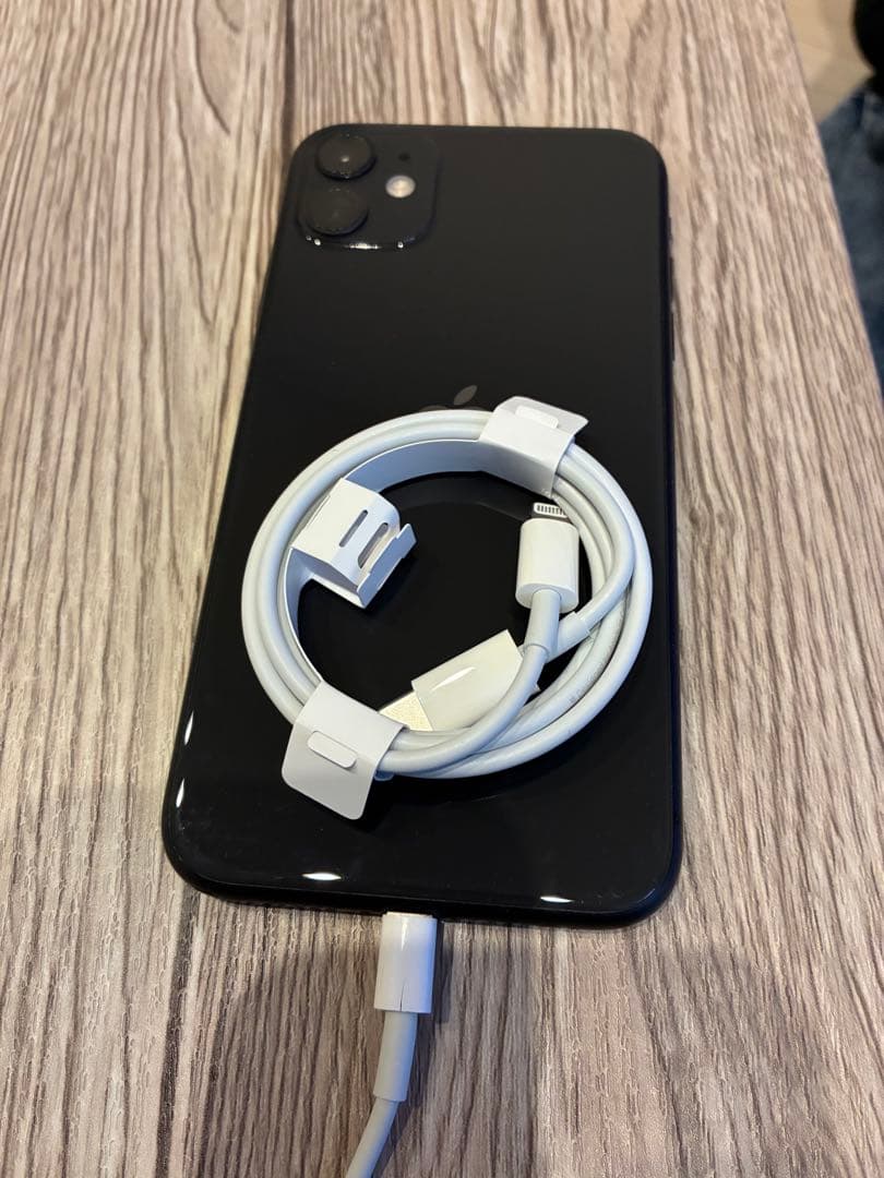 【値下げ】Apple iPhone 11 ブラック　本体（未使用ケーブル付）