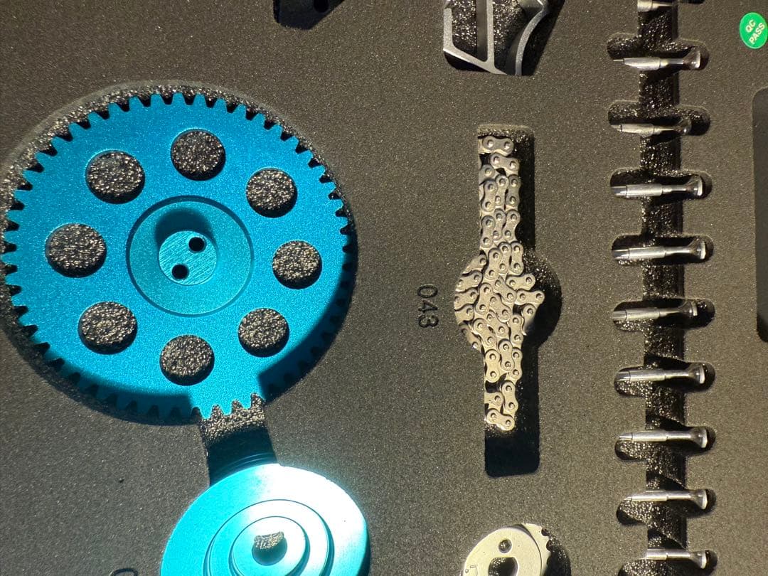 土星エンジン直列4気筒エンジンモデル　フルメタル組み立てキット ホビー