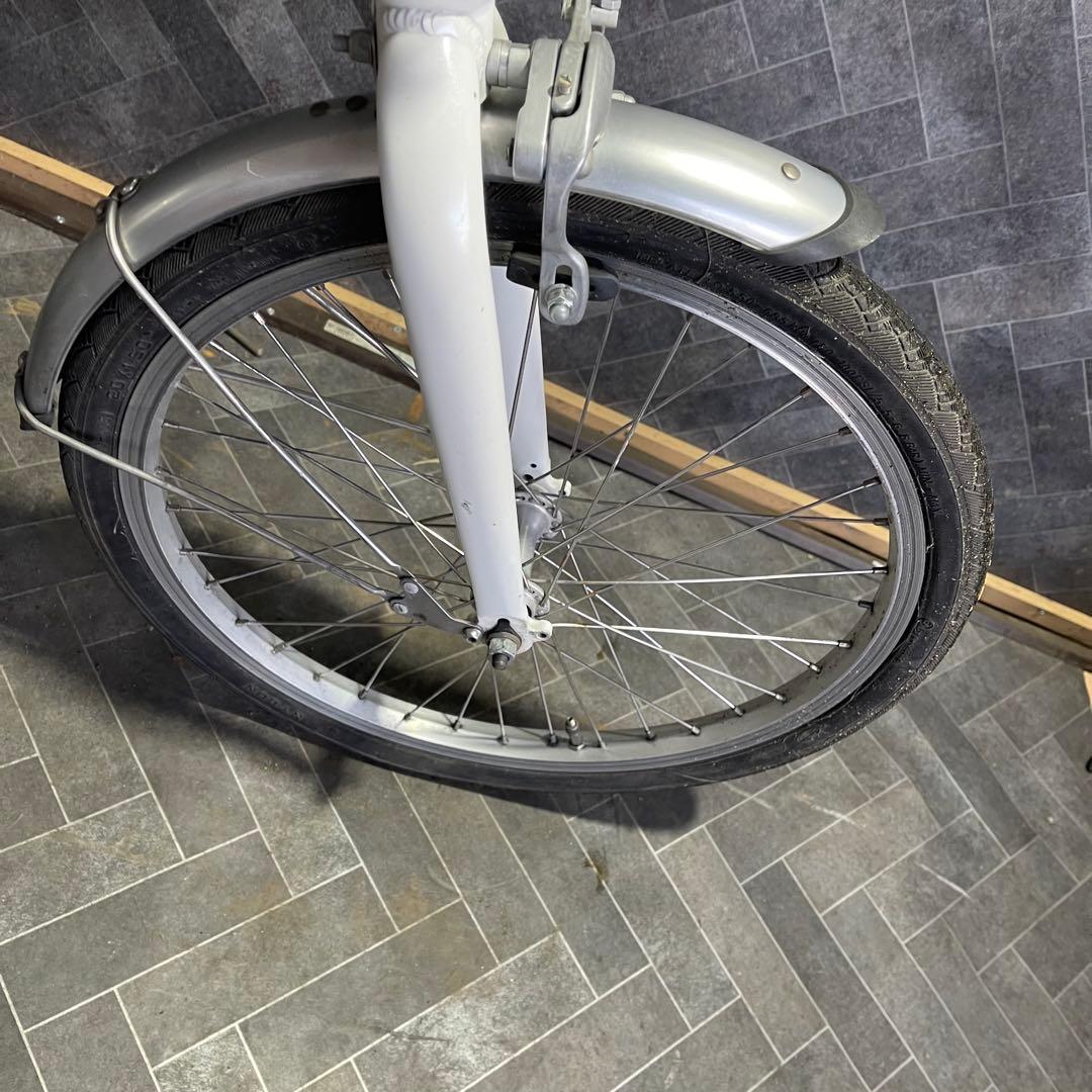 シルバー 電動アシスト自転車 シティタイプ