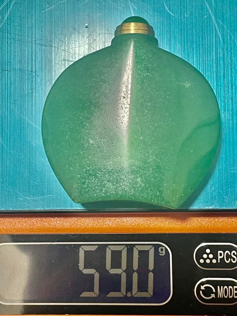 中国美術品　ヒスイ鼻煙壺　翡翠小瓶　時代物　唐物