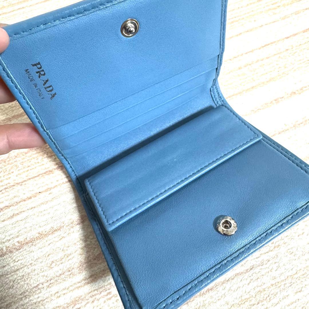 極美品 プラダ 二つ折り ダイアグラム キルティング ブルー 1MV204