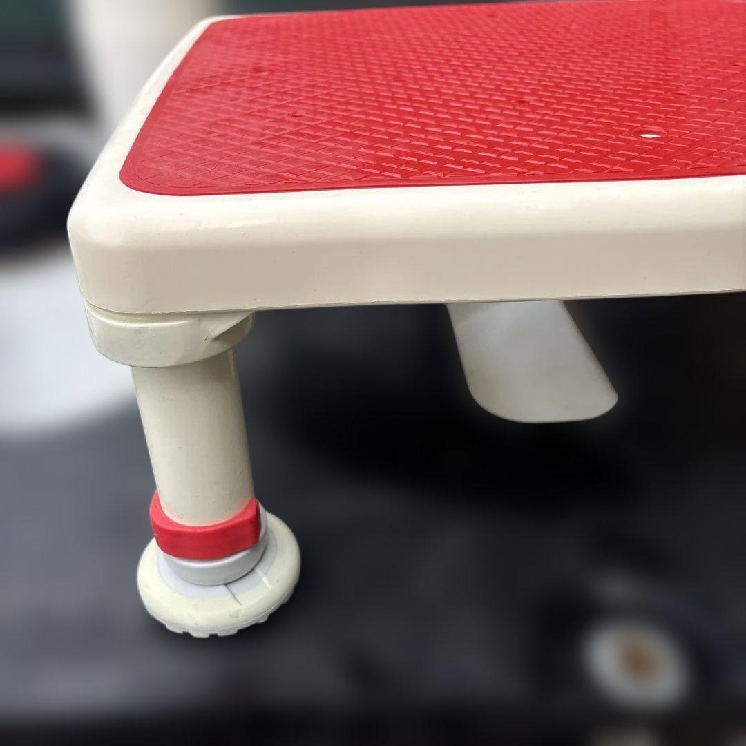 美品安寿アルミ製浴槽台レッド　　あしぴたシリーズ　ソフトクッションタイプ