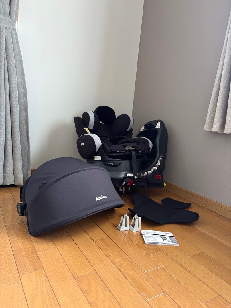 Aprica フラディアプラス　ブラック 車用チャイルドシート