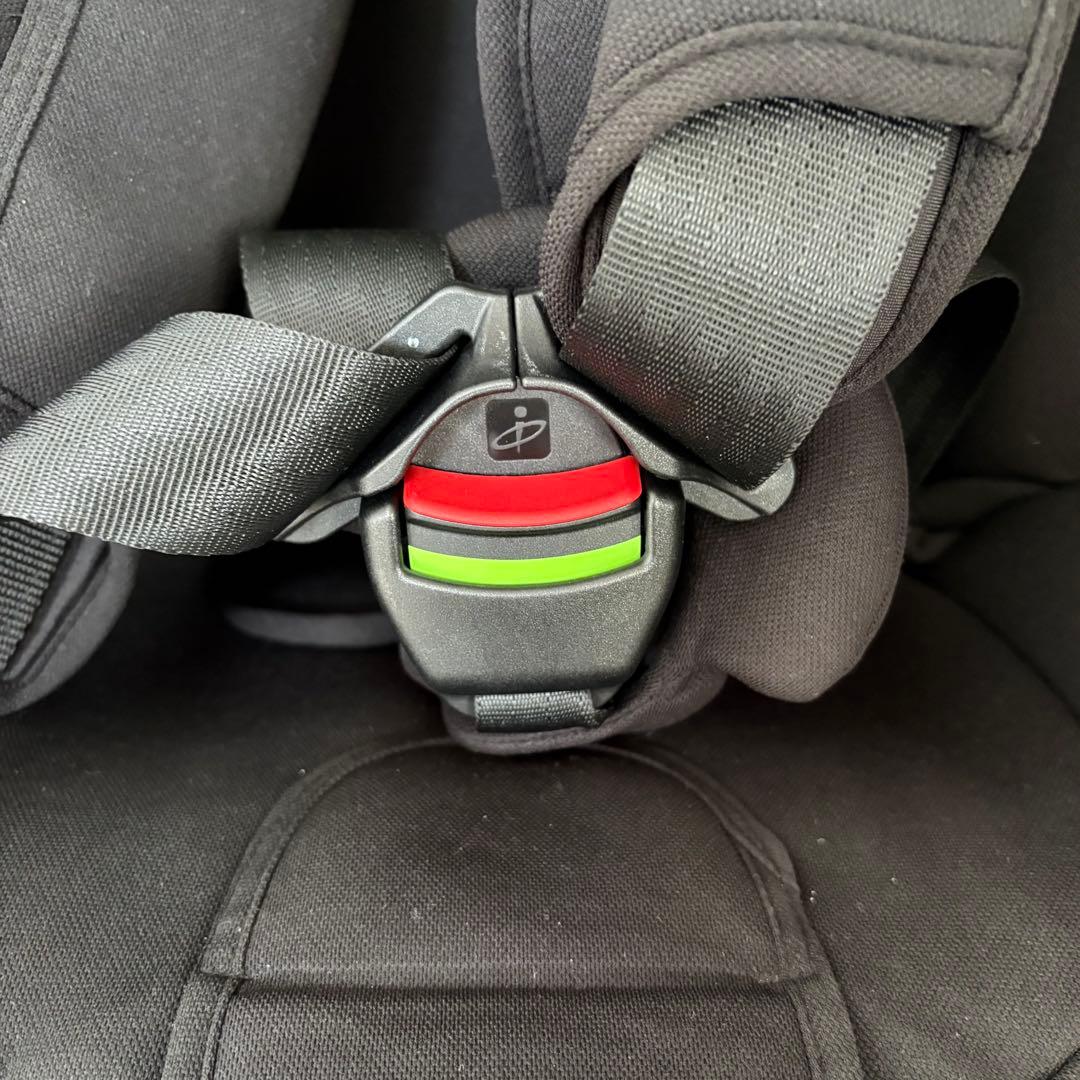 Aprica フラディアプラス　ブラック 車用チャイルドシート