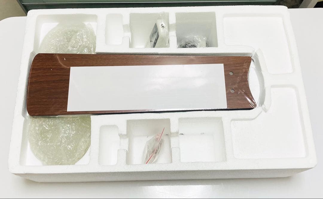 [新品未使用】LOWYA シーリングファンライト ラスボルタ6灯　羽2色