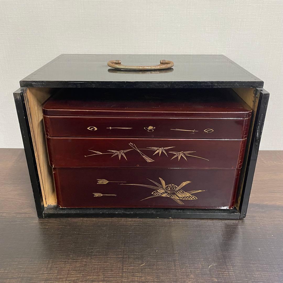 【骨董・漆器】天然木 漆塗 重箱 外箱付き 蒔絵（竹・矢）三段重提重アンティーク