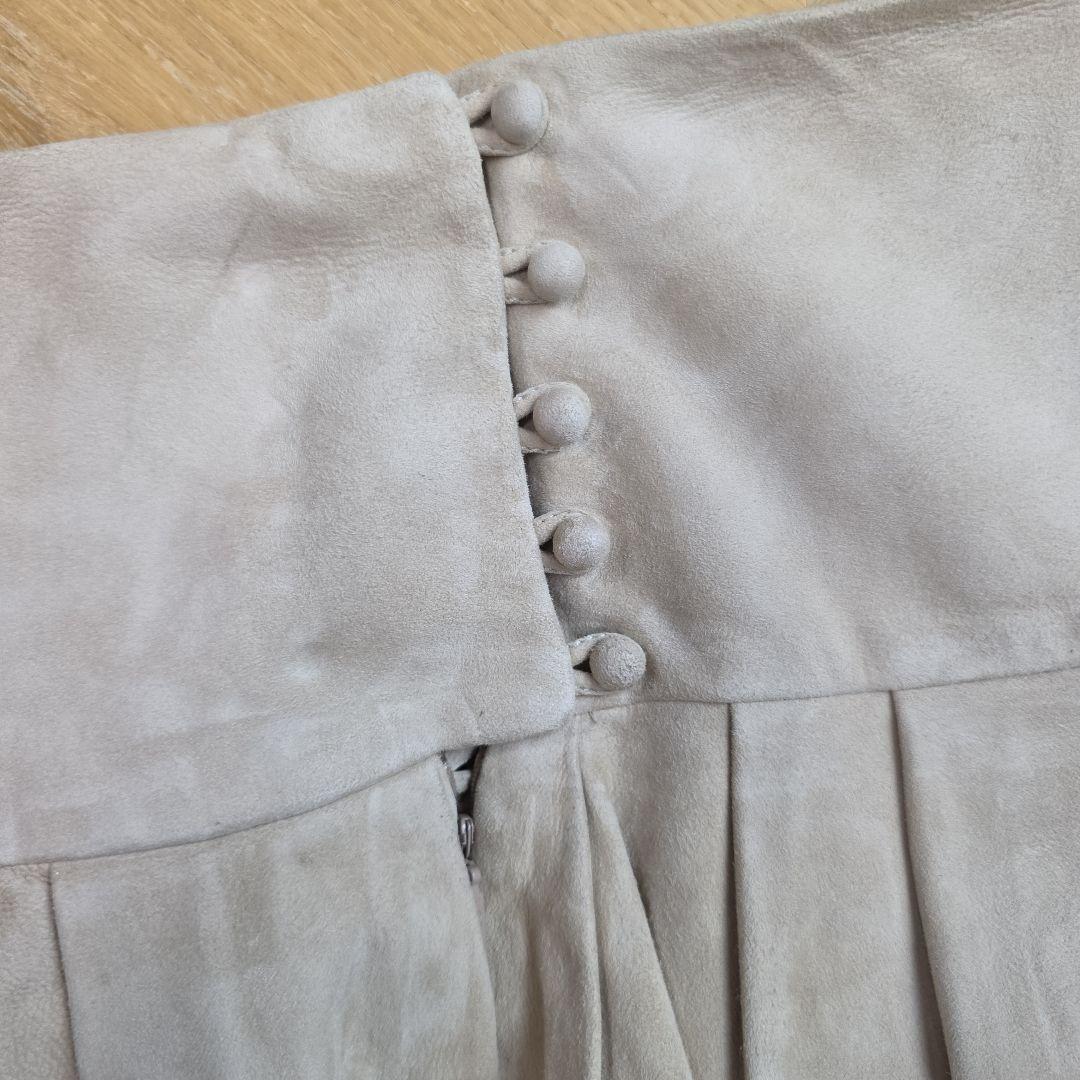 美品　ロエベ　羊革　ベージュ プリーツスカート ボタン付き　y16
