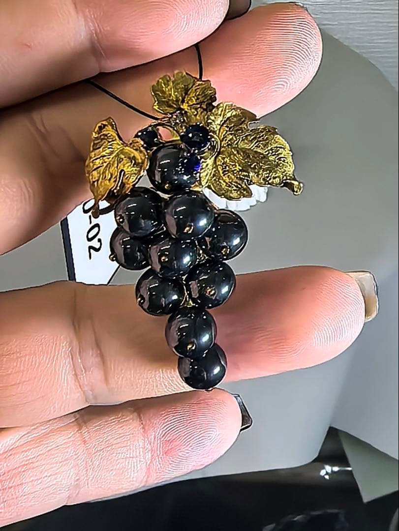 石川暢子 ISHIKAWA NOBUKOアズタイム 葡萄 ブローチ　箱付