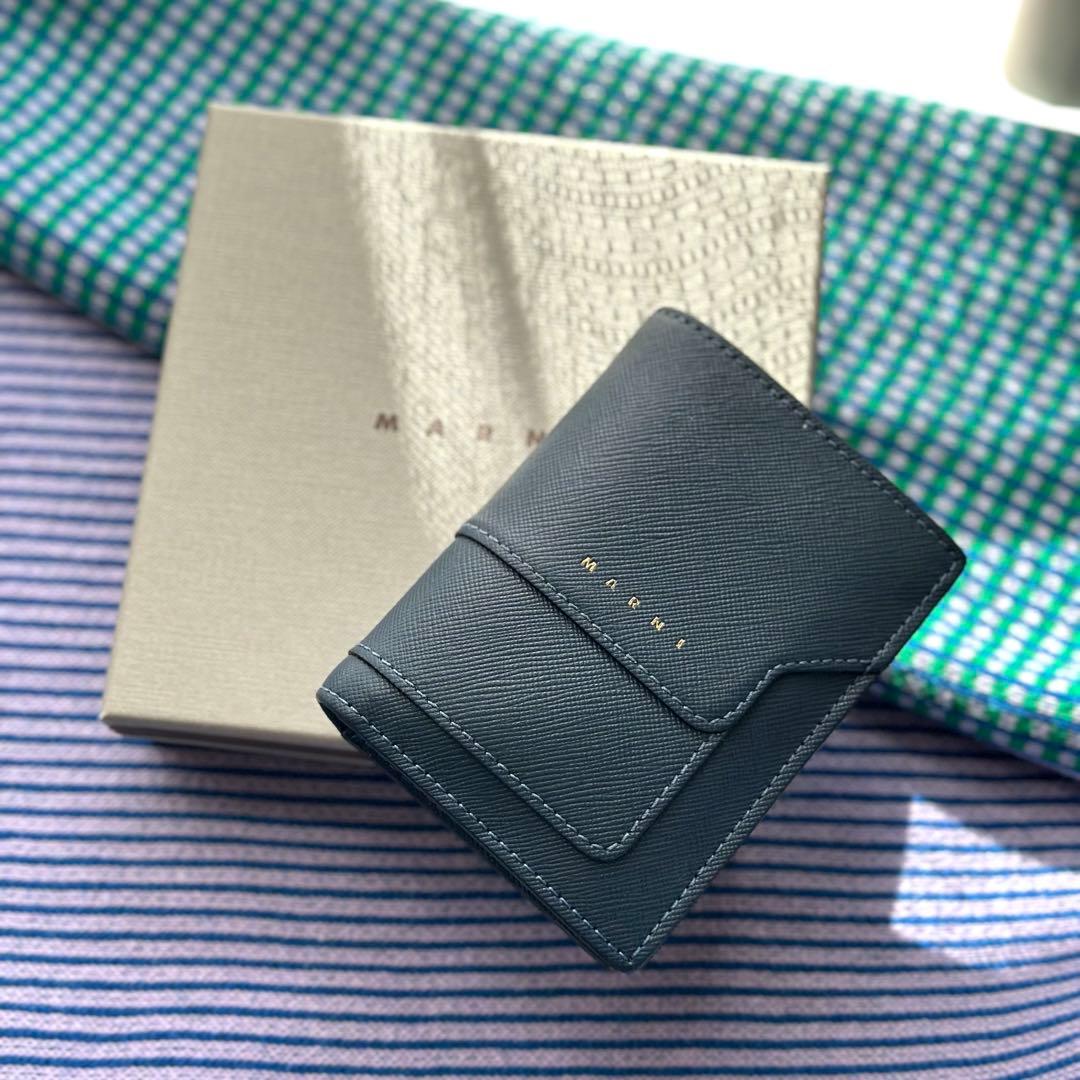 【最終値下げ！】MARNI ネイビー 二つ折り財布
