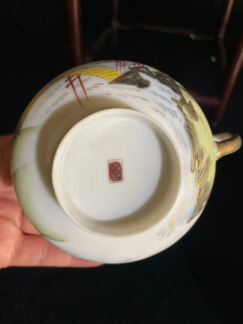 九谷焼コーヒーカップ　明治時代輸出品　手書き風景画　細密画　金彩　金蘭手