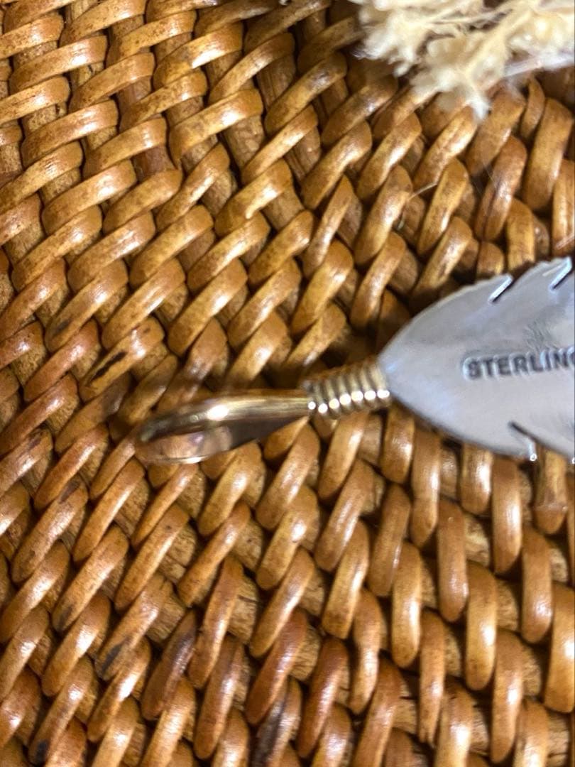 インディアンジュエリー　ハーヴィメイス　シルバーペンダントトップ　フェザー