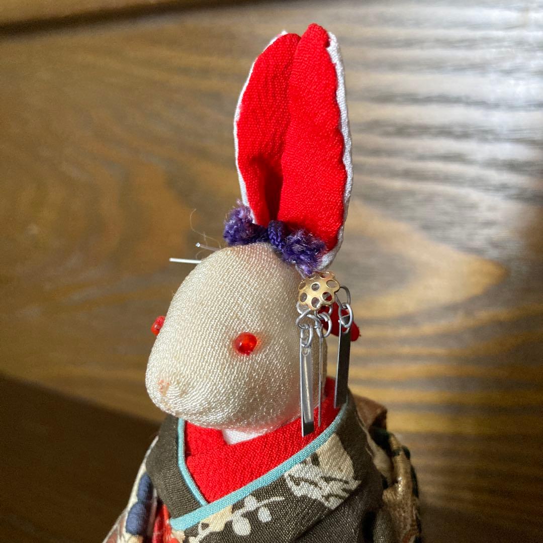 着物を着たウサギの人形