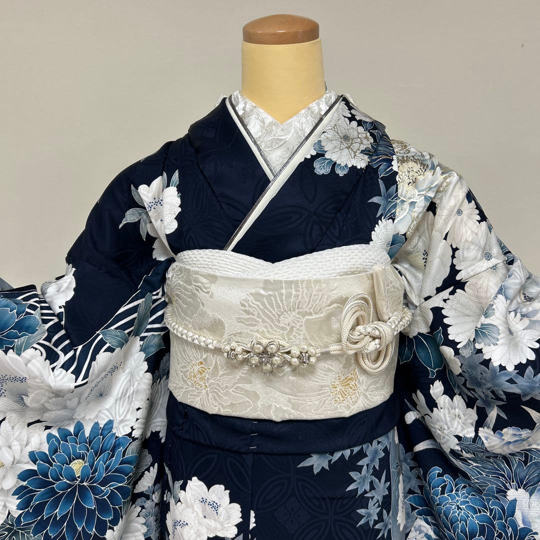 紺地クールな牡丹と菊に流水の振袖フルセット