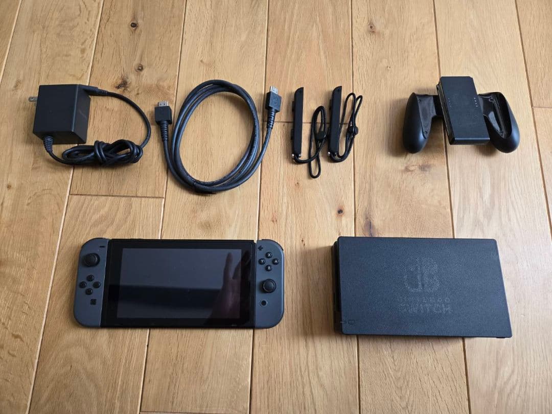 Nintendo Switch 本体(Joy-Conグレー) セミハードケース付