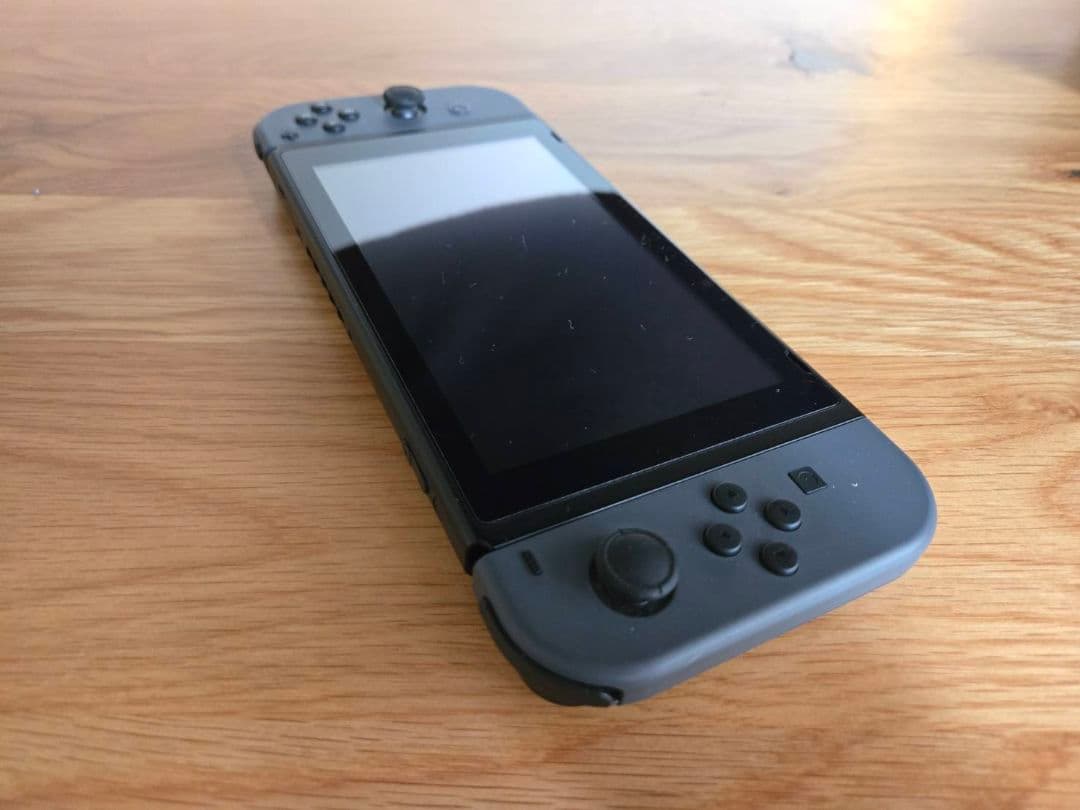 Nintendo Switch 本体(Joy-Conグレー) セミハードケース付