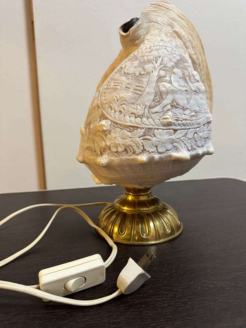 シェルランプ　アンティーク　貝殻の彫刻ランプ　カメオ