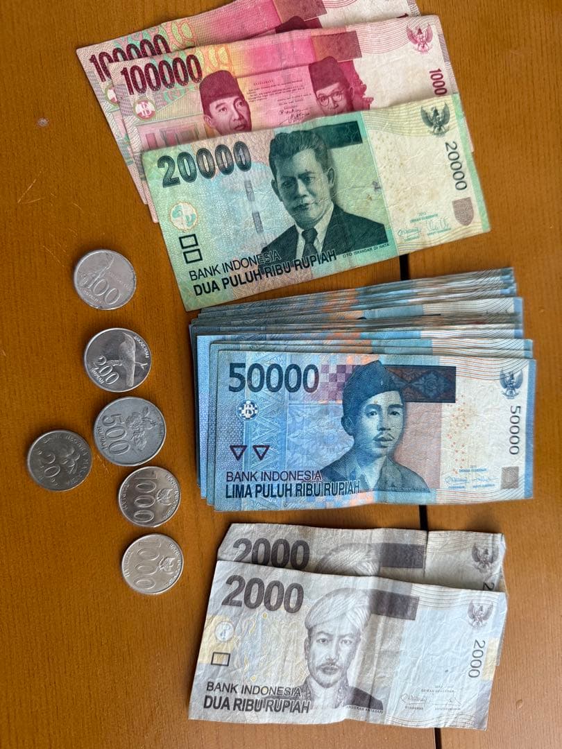 インドネシア紙幣、硬貨 162万6800ルピア