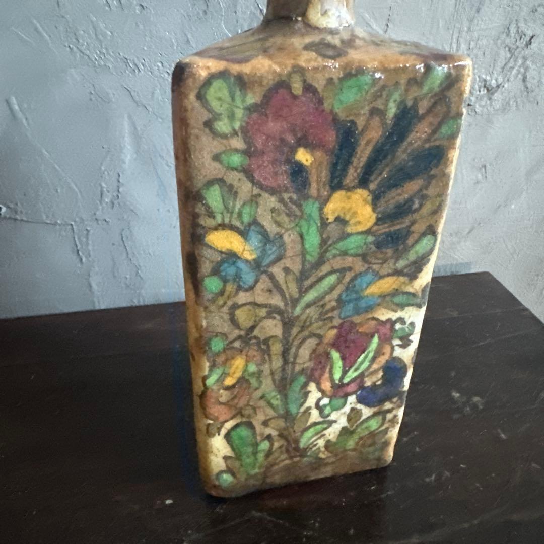 ヴィンテージ　花柄装飾の陶器瓶