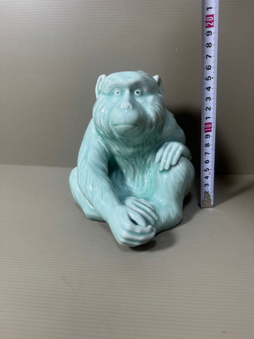 2130 深川製磁　宮内庁御用達　置物　猿　青磁　1客