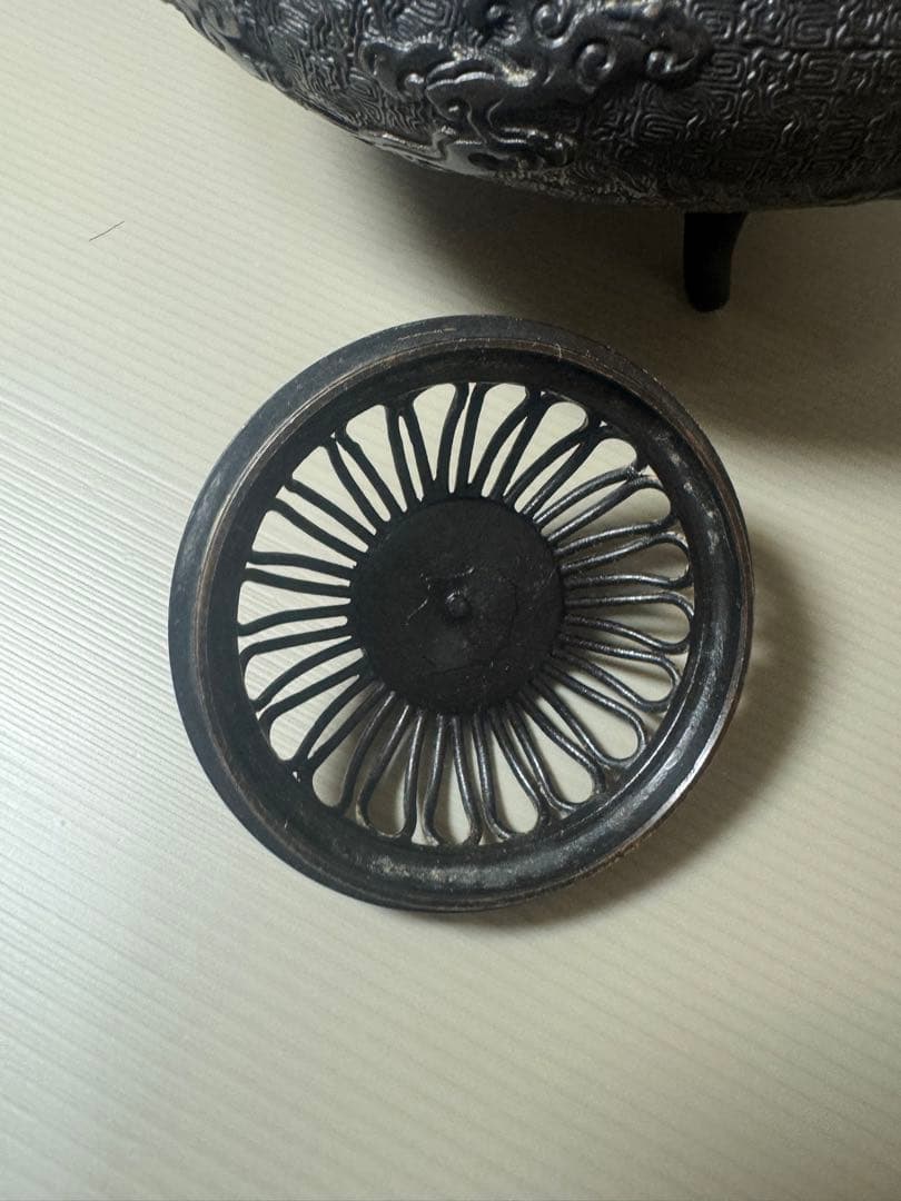 2069 高岡銅器　金工師 米田秀保 造  蝋型鋳銅 立龍提手 瓔珞雲図 香炉