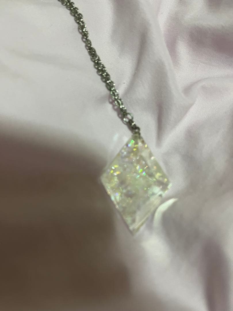 ムーンボウ(ひし形)モナジー工房/ガラスペンダント/アクセサリー