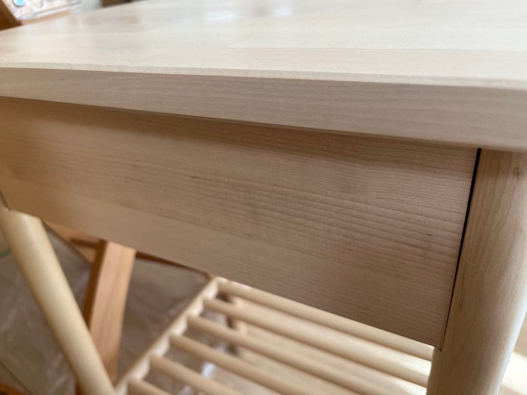 IKEA BJÖRKSNÄS ビョルクスネースサイドテーブル 48x38 cm