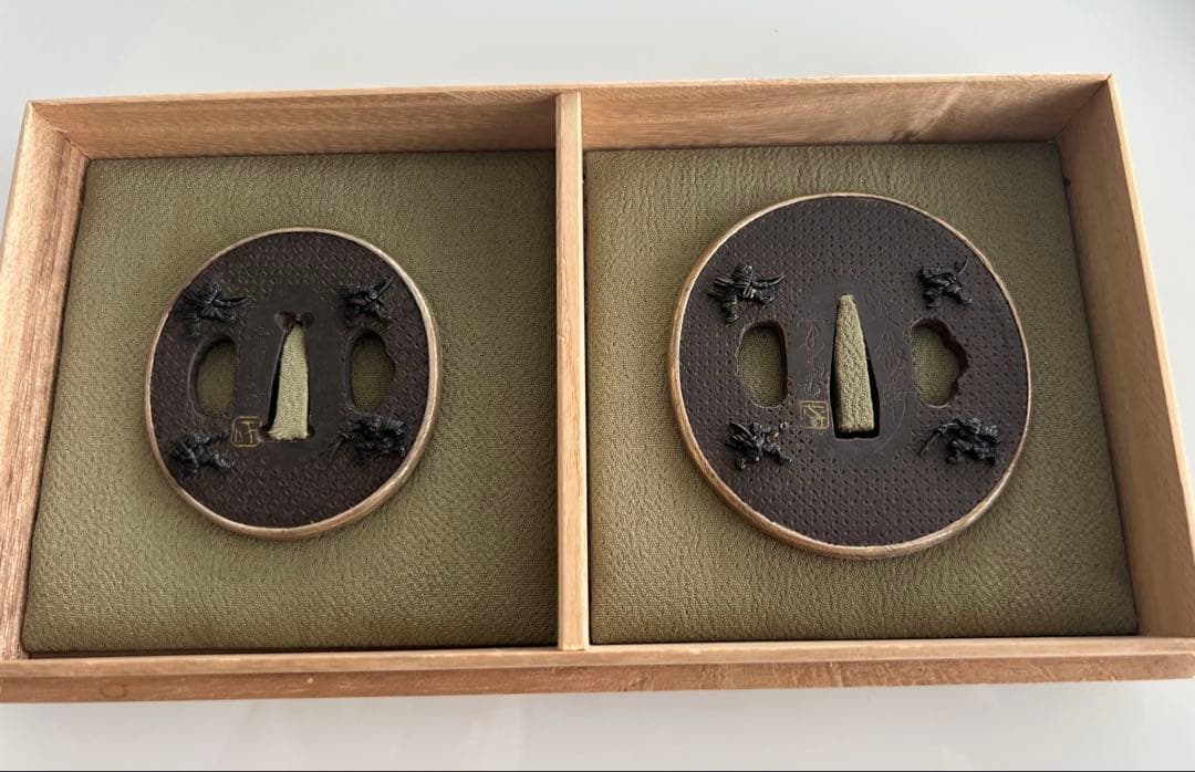 時代物 大小鍔 大小拵 武者 鎧 日本刀 収納桐箱 アンティーク