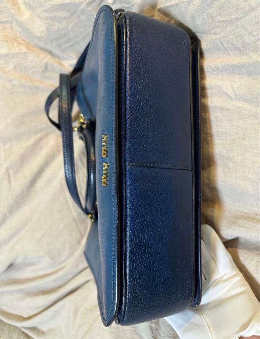 ミュウミュウ　バッグ　青色