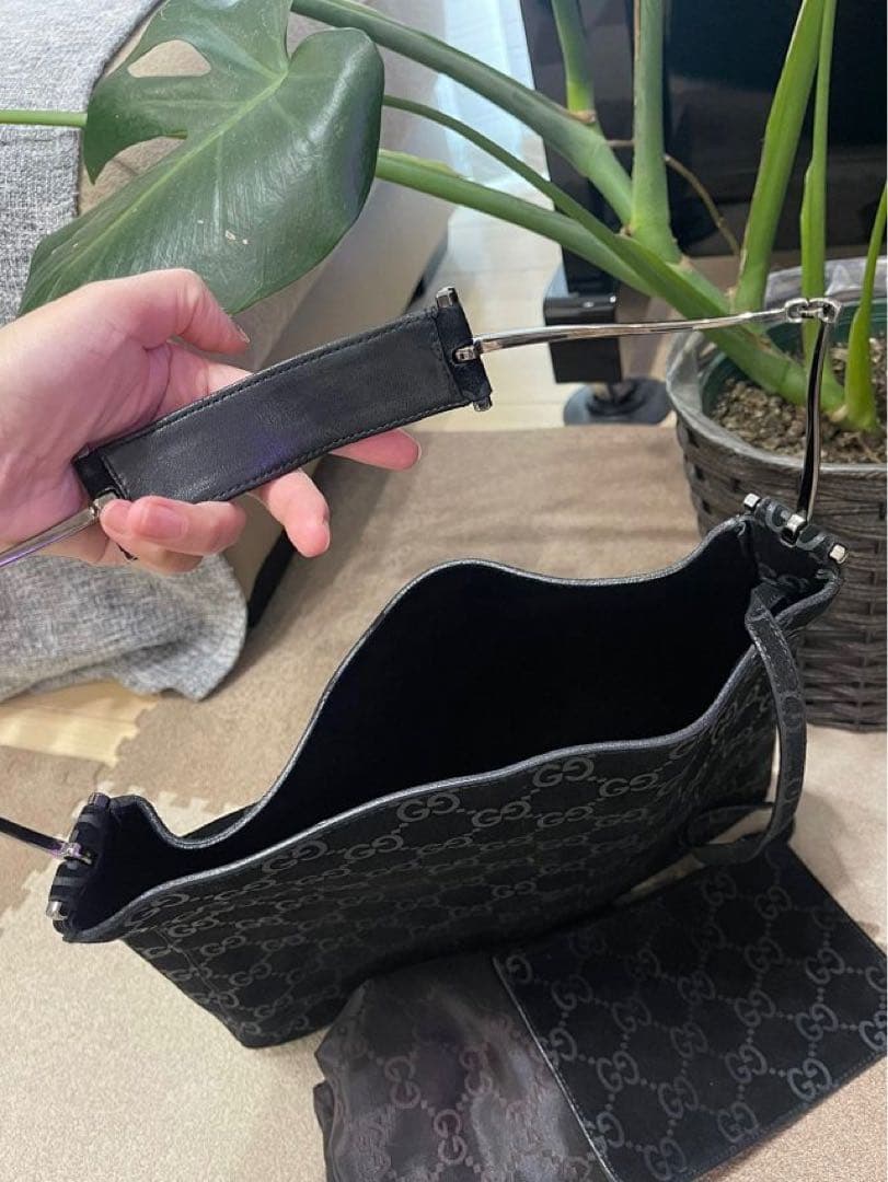 あき　GUCCI ブラック スエード　GGパターン ショルダーバッグ